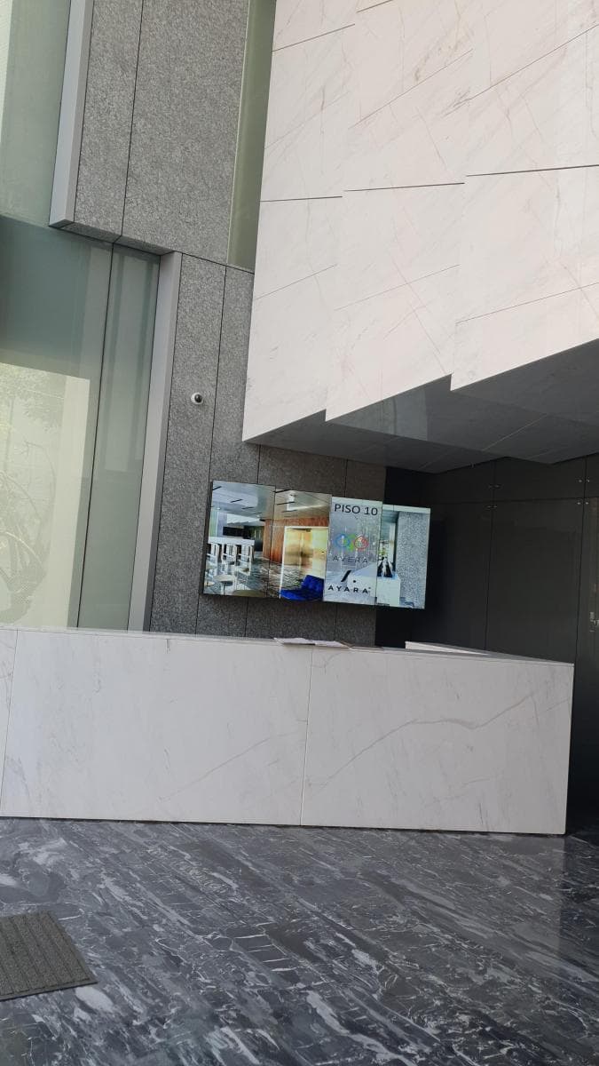 <p>Moderno Edificio en Venta con uso de suelo mixto para estrenar !!! $28,490,000 USD 12 Niveles ; 8700 m2 de construcción total y 4515.39 m2 de ´superficie rentable ; 600 m2 de Terreno 4 elevadores Terraza con vista panorámica Acabados de excelente calidad mármol y granito ; vidrios Duovent en Fachada Cuenta con 3 elevadores principales y 1 de servicio. Planta de Luz Sistema de Grabación Digital Sistema Anti incendios Ubicado en una importante vía de tránsito vial y peatonal en Polanco ; corredor financiero y de servicios a pasos del Hospital Español , Plazas comerciales importantes y servicios. Cada nivel cuenta con terraza con vista panorámica y baños para damas y caballeros 180 Estacionamientos distribuidos en 6 sótanos de estacionamientos Áreas Verdes y fuente decorativa TRATO DIRECTO /NEGOCIABLE DOCUMENTACION EN REGLA Tenemos 8 Pisos disponibles de Renta de Oficinas en este magnifico Edificio: 500m2 de superficie (Se puede dividir desde 250m2) 1 estacionamiento por cada 30m2 $420.00 MN por M2 más $70.00 MN de mantenimiento por M2</p>