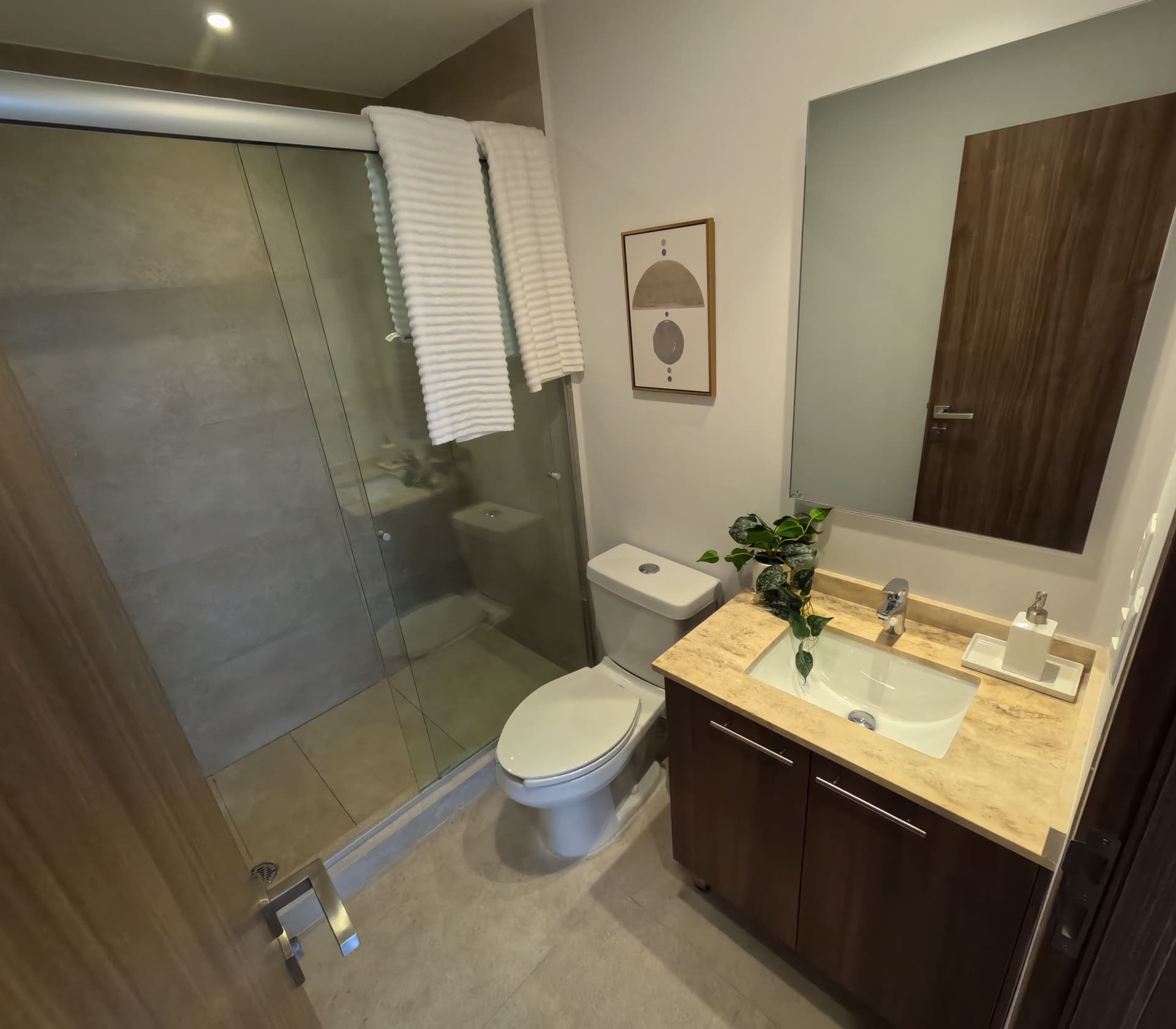 <p>Si deseas vivir en un departamente el cual este dentro de inmensas áreas verdes que comprenden en total 5000m2 de áreas verdes con departamentos de 72 a 225 m2 con una espléndida armonía arquitectónica, no dejes pasar esta excelente oportunidad.</p>