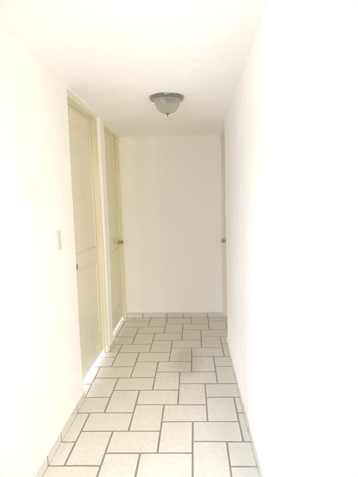 <p>¡Bienvenido al hogar de tus sueños en Santo Domingo, Azcapotzalco! Esta hermosa casa de 73m2 totales ofrece un espacio acogedor con 3 habitaciones, 2 baños, sala, comedor y cocina, perfecto para crear recuerdos inolvidables con tu familia. Además, cuenta con la comodidad de un cajón de estacionamiento. Ubicada en la Av. Aquiles Serdán 279, en el encantador Barrio de Santo Domingo, Alcaldía Azcapotzalco, esta residencia es más que una casa; es un refugio donde la elegancia se encuentra con la funcionalidad. ¡Descubre la armonía de la vida en este lugar que puedes llamar hogar!</p>