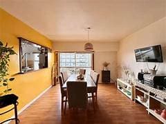 Casa en venta, muy espaciosa, cerca de centros, comerciales, escuelas y las pincipales avenidas de la ciudad.