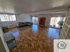 Casa en venta, muy espaciosa, cerca de centros, comerciales, escuelas y las pincipales avenidas de la ciudad.